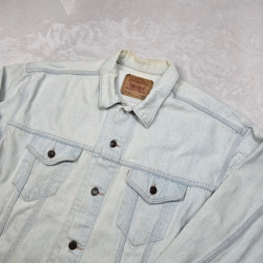 Vintage Levi's Denim Trucker Jacket Mens XL Distressed Light‎ Wash Jean Made USA - Picture 4 of 14